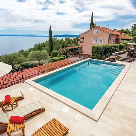 アパート Awesome In Moscenicka Draga